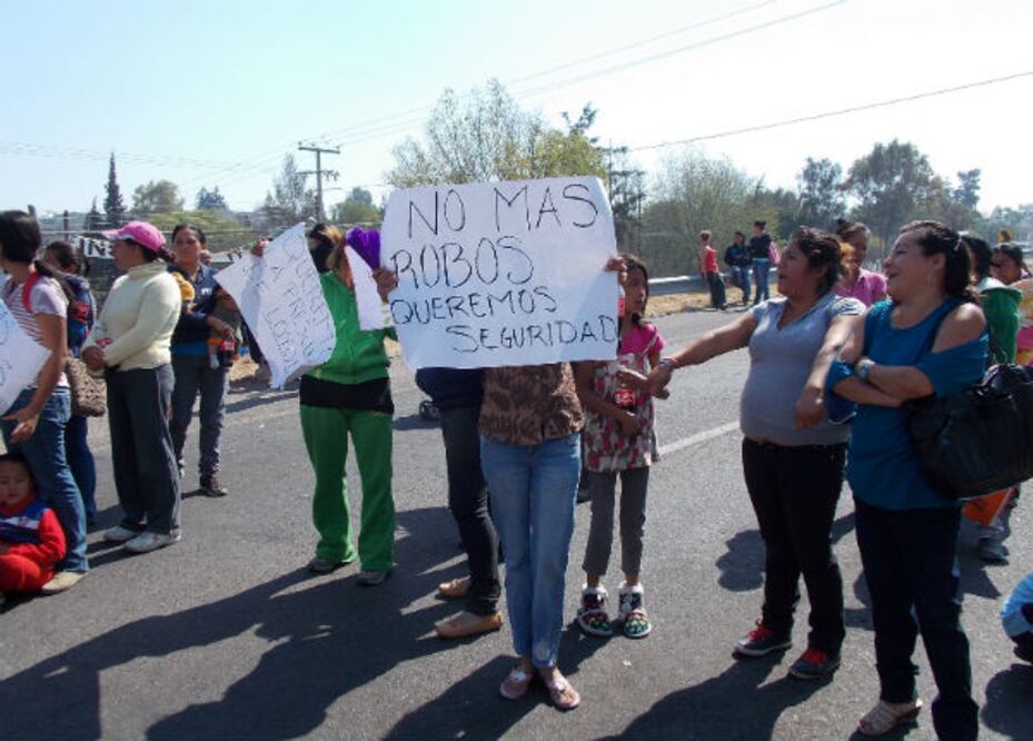 Cierran carretera a Chichimequillas