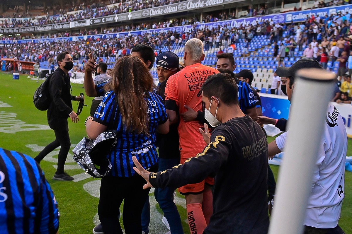 Fiscalía de Querétaro vincula a proceso a 10 sujetos por riñas en el estadio Corregidora 
