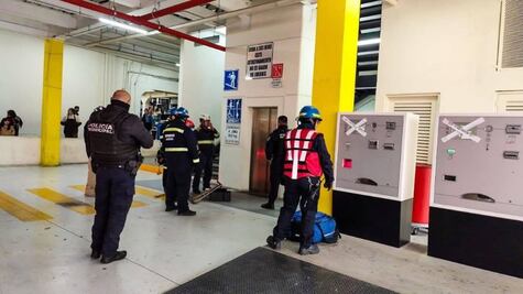 Rescatan a cinco personas  atrapadas en un elevador del mercado La Cruz 