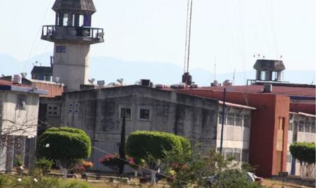 Reos se amotinan por unos zapatos en Atlacholoaya, Morelos