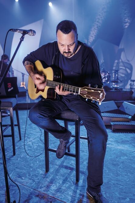 Pepe, desenchufado y rockero en show