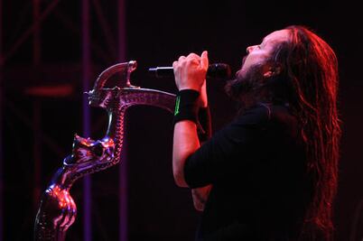 Korn incendió la Plaza Santa María