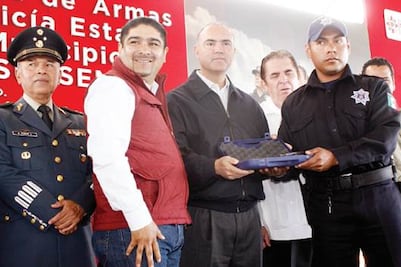JCR entrega equipo policial por 34 mdp