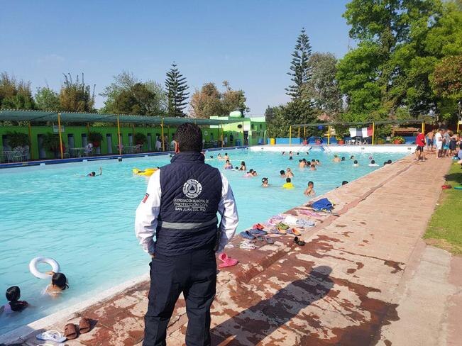 A pesar de las recomendaciones emitidas por las secretarias municipales de Protección Civil y Seguridad, una persona perdió la vida a causa de ahogamiento (ESPECIAL)