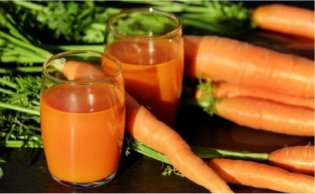 Beneficios del jugo de zanahoria en el desayuno