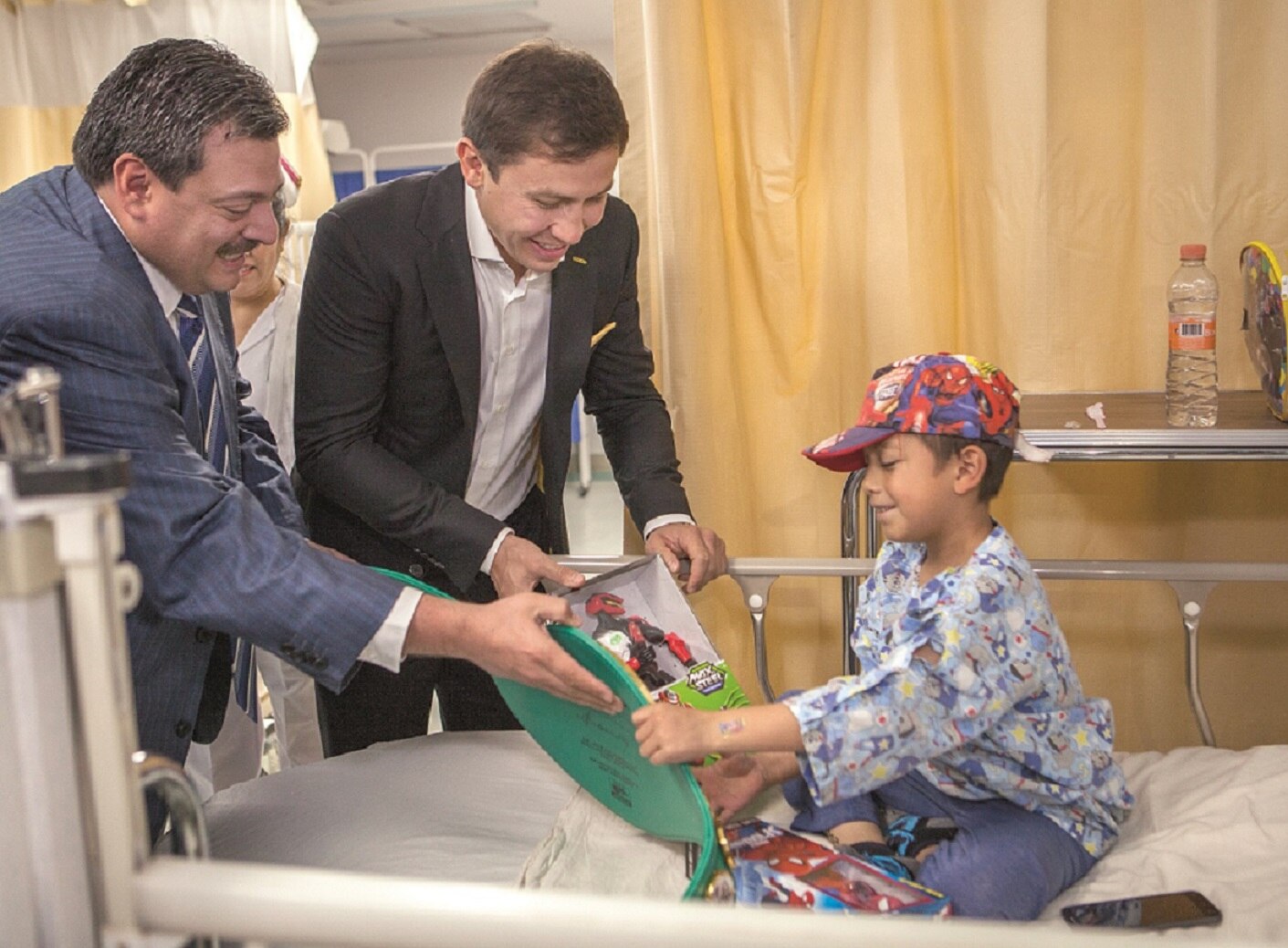 GGG llevó aliento a pequeños en el Hospital Pediátrico de Moctezuma (Foto: Camila Mata /EL UNIVERSAL)