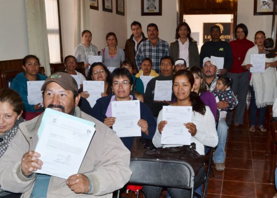 Entregan apoyos para contratos de agua potable