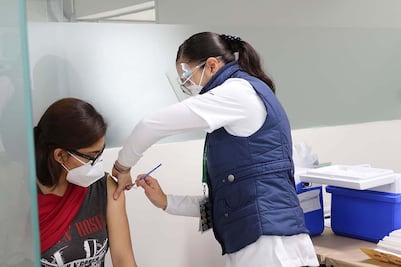 Si eres extranjero y vives en Querétaro, puedes vacunarte gratis contra el Covid-19 