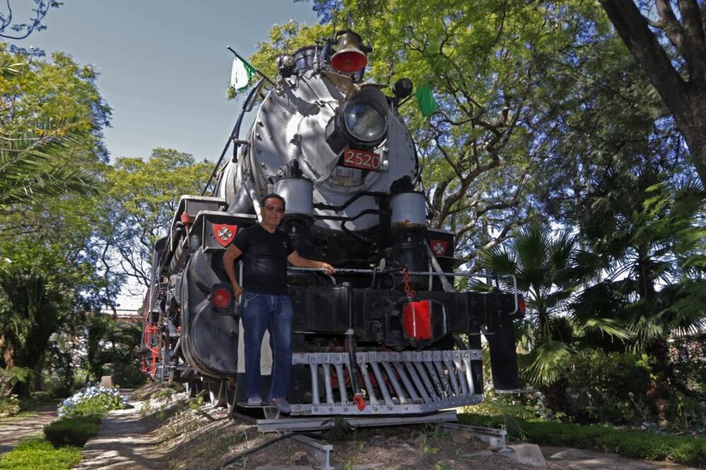 Cinco ex trabajadores de la desaparecida empresa Ferrocarriles Nacionales de México (FNM), compartieron con EL UNIVERSAL Querétaro sus testimonios, con motivo del Día del Ferrocarrilero.