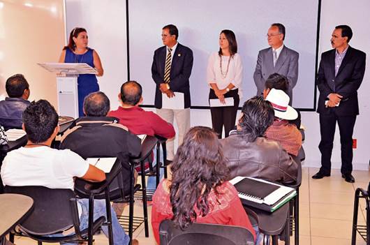 Capacitan a intérpretes de lenguas indígenas