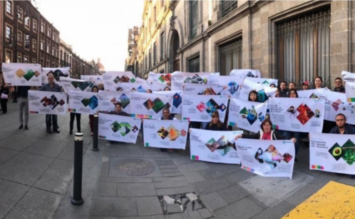 Investigadores del Cinvestav se manifiestan en Palacio Nacional