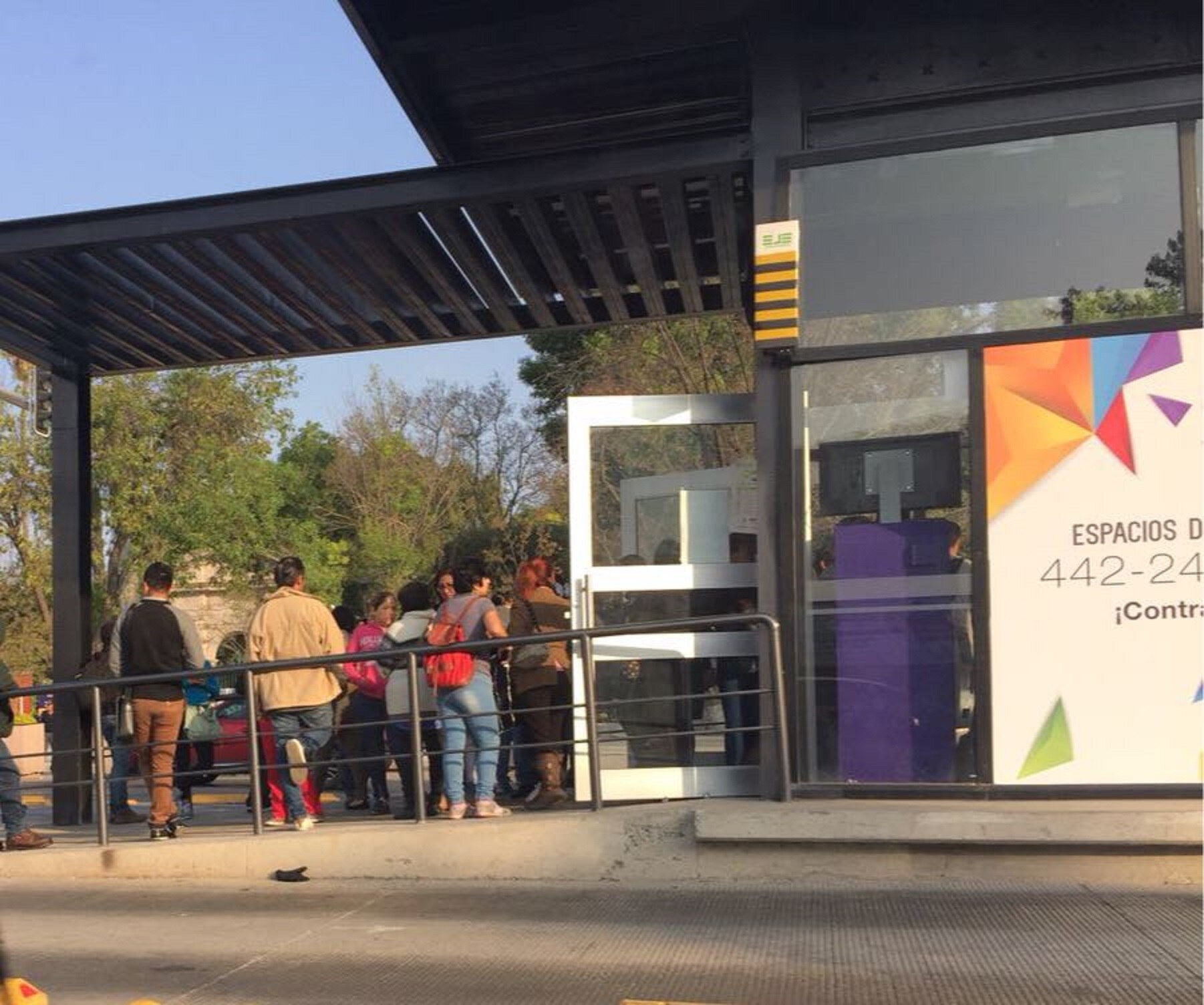 Choferes de Qrobús exigen mejores condiciones laborales