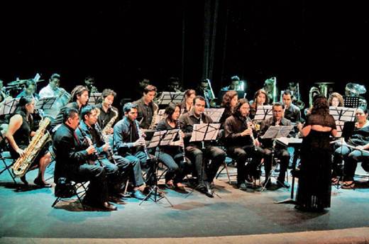 Rinden homenaje a las grandes bandas