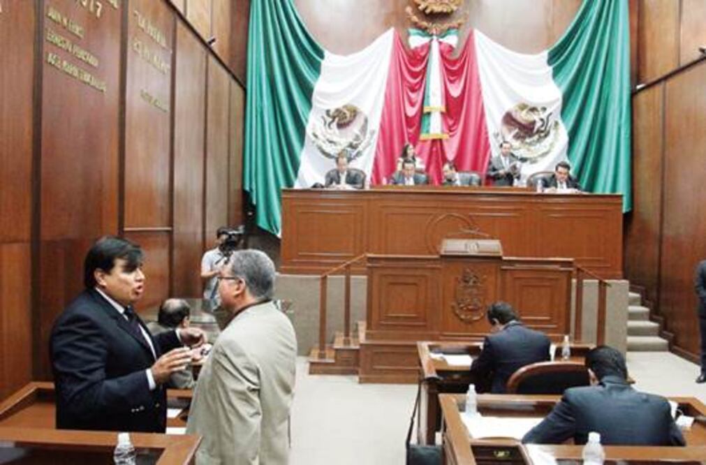 Llaman a diputados a cumplir labores
