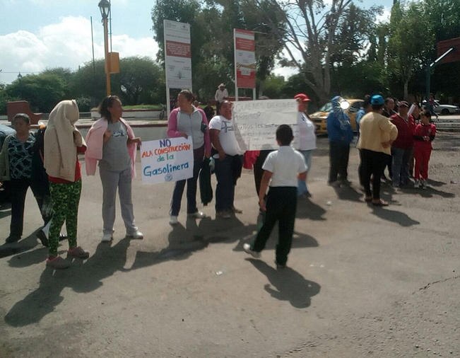 Vecinos logran revés a gasolinera