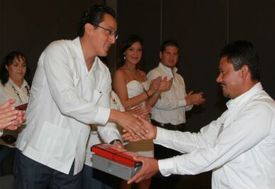 Entregan botiquines a Transporte Escolar 