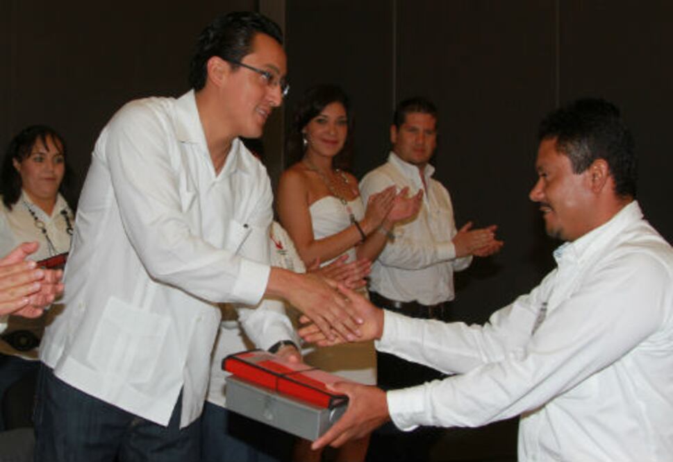 Entregan botiquines a Transporte Escolar