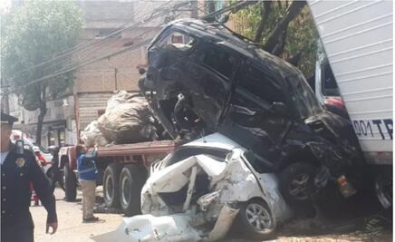 Presunto robo de tráiler genera choque múltiple en Santa Fe; hay tres muertos