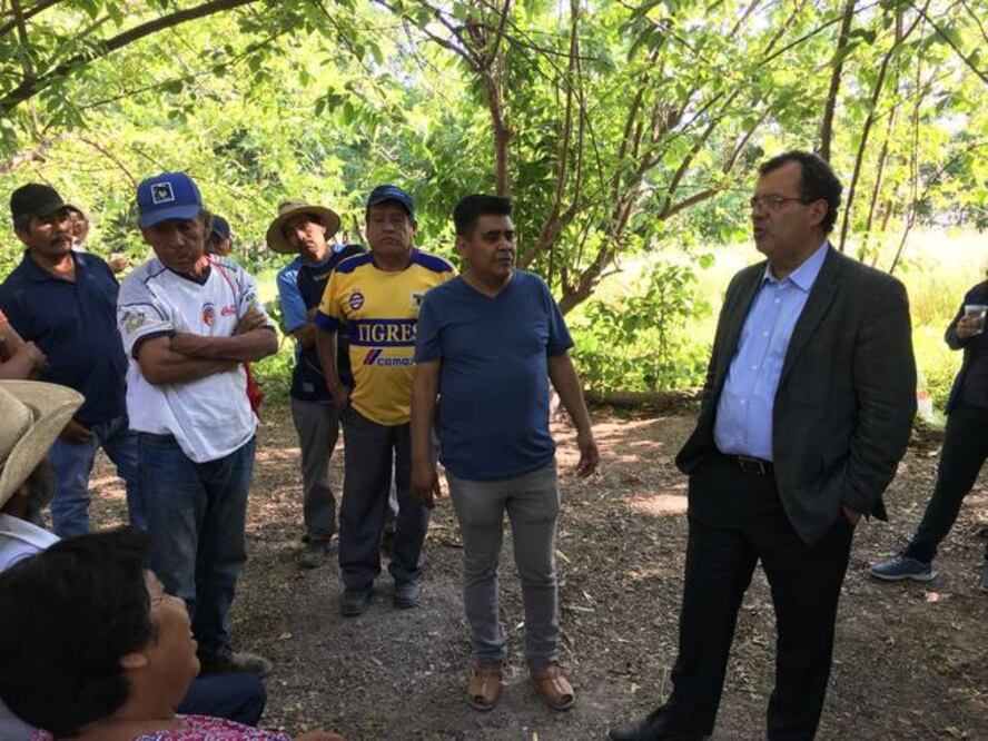 Herrera Ruiz estuvo en el barrio de Casas Viejas, Tolimán, invitado por campesinos y profesores de educación básica. Foto: Especial