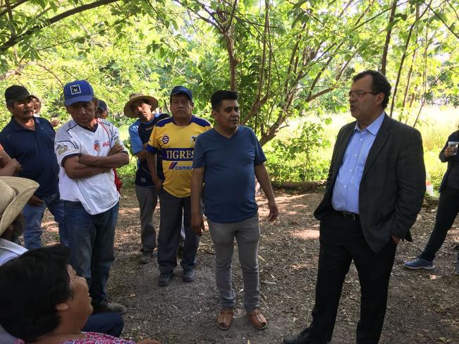 Herrera Ruiz estuvo en el barrio de Casas Viejas, Tolimán, invitado por campesinos y profesores de educación básica. Foto: Especial