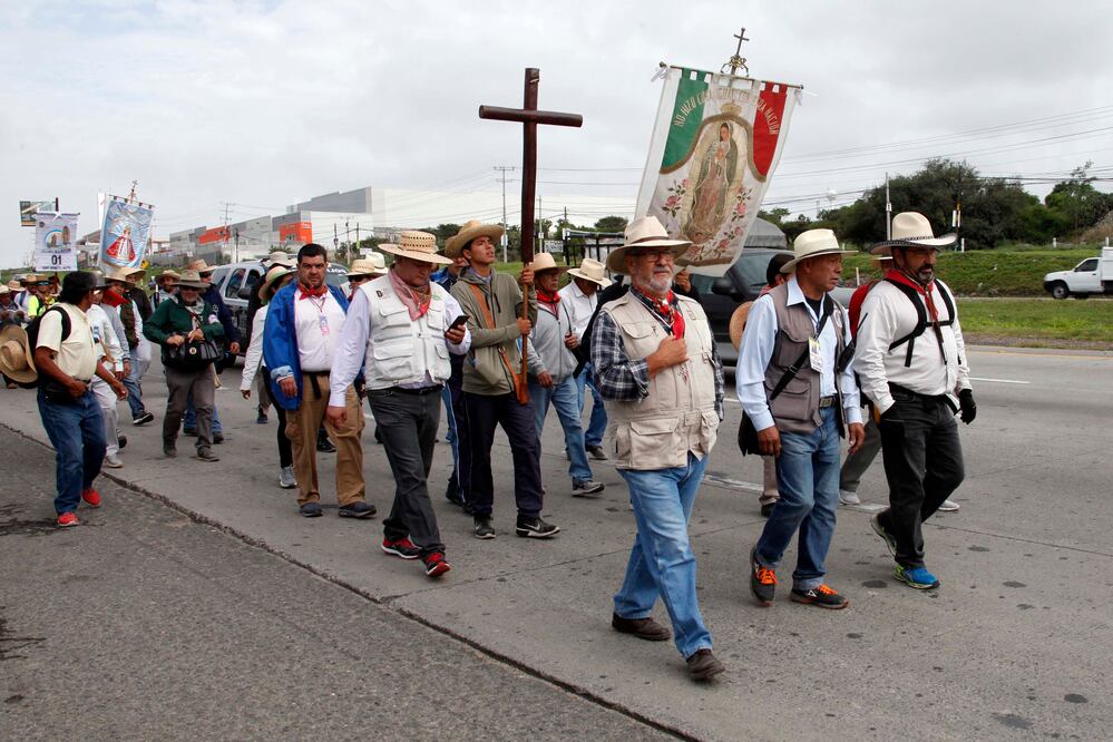 Un buen peregrino camina junto a sus hermanos, dijo el obispo Faustino Armendáriz. Foto: Guillermo González