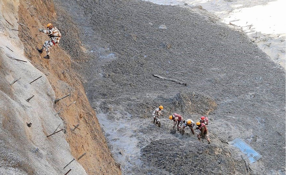 Al menos 9 muertos y 150 desaparecidos tras avalancha en la India