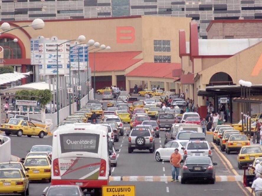 Vigilan estacionamiento de la TAQ