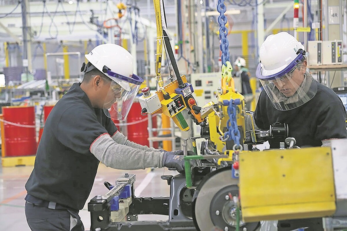 Sector de autos va por diseño de electrónicos