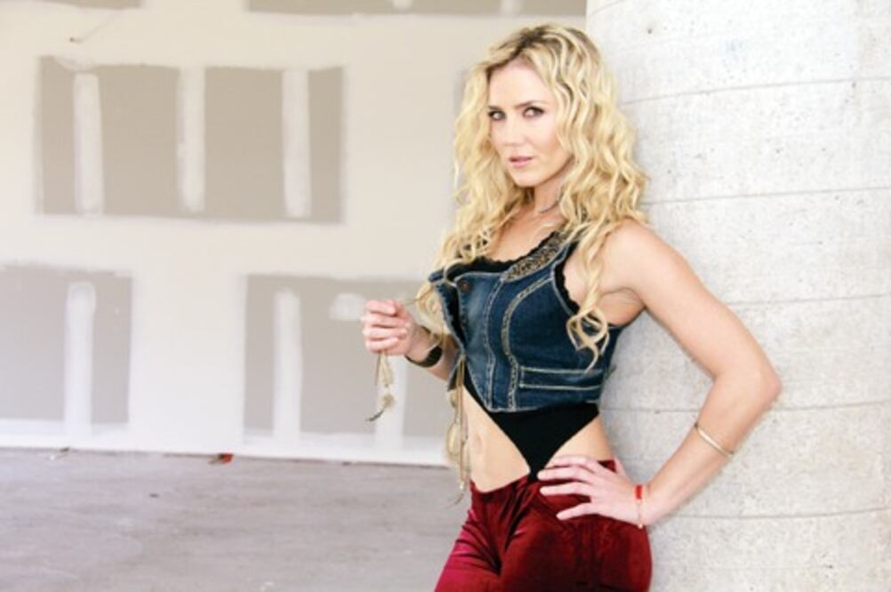 Sueña con llenar estadios: Karenka