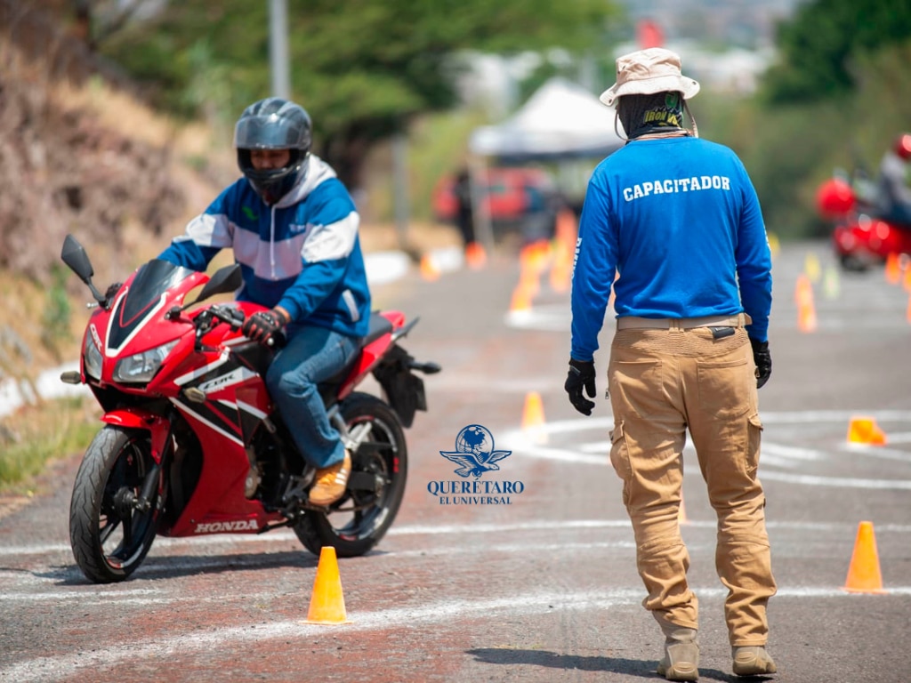 RMUQ capacita a motociclistas para evitar siniestros viales