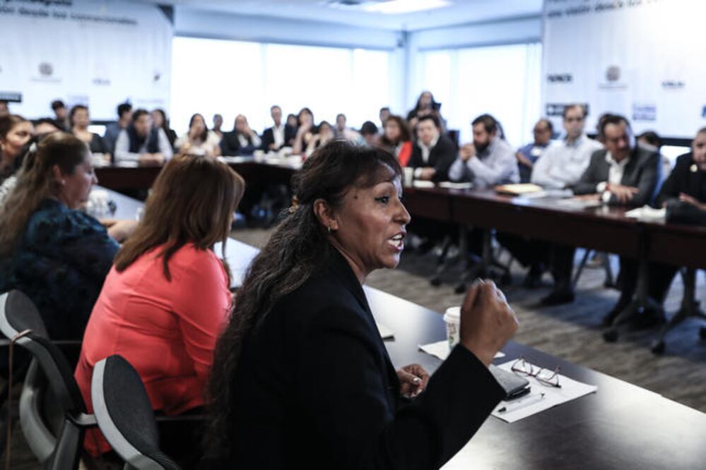 Los connacionales dijeron en el foro que sus hijos son víctimas de discriminación al llegar a México porque no hablan bien el español. Pidieron que el gobierno informe a los deportados dónde ir tras ser retornados. (GERMÁN GARCÍA. EL UNIVERSAL)