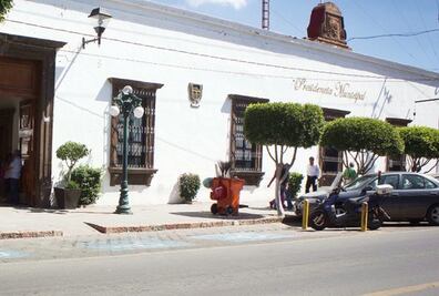 Prevén sanción a presidente de tribunal por embargos