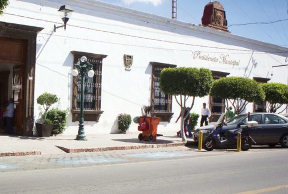 Prevén sanción a presidente de tribunal por embargos