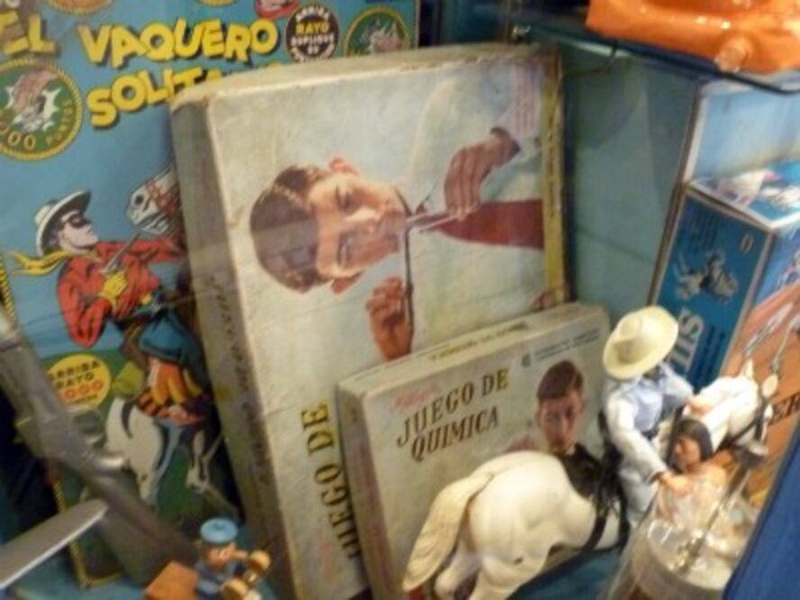 Decomisan juguetes y pirotecnia