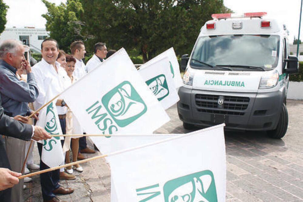 Da IMSS Querétaro banderazo a cuatro nuevas ambulancias