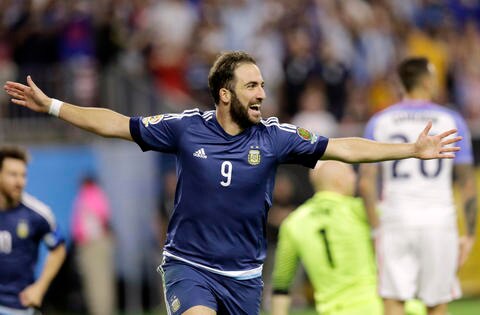 Juventus paga 99 mdd por Higuaín