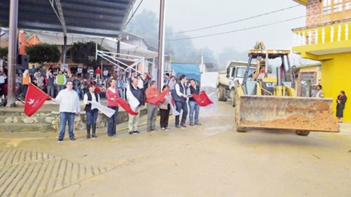 Avanza obra en Pinal de Amoles