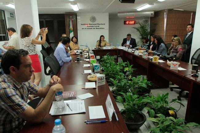 UAQ e INE acuerdan realizar debates de los candidatos