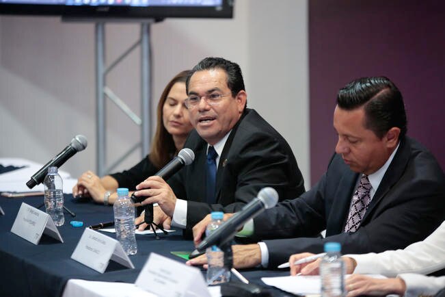 Baja oferta para profesionistas 8% respecto a 2015