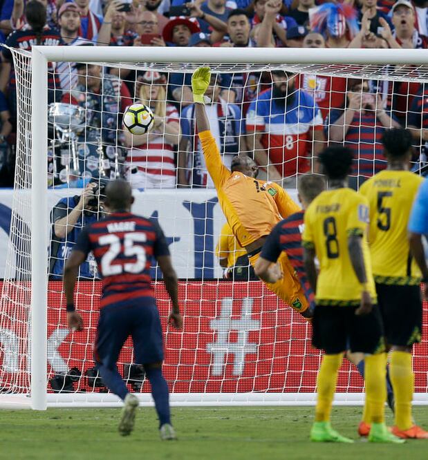 Un golazo resultó ser el primer tanto del conjunto de las barras y las estrellas (BEN MARGOT. AP)
