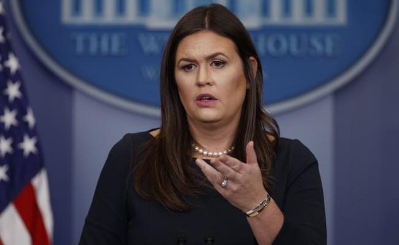 La portavoz de la Casa Blanca, Sarah Sanders, en una conferencia de prensa (Foto: AP)