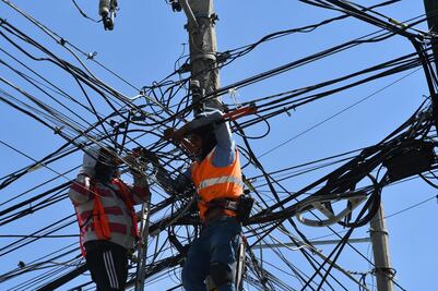 Municipio de Querétaro sanciona a empresas de cable por instalaciones mal realizadas
