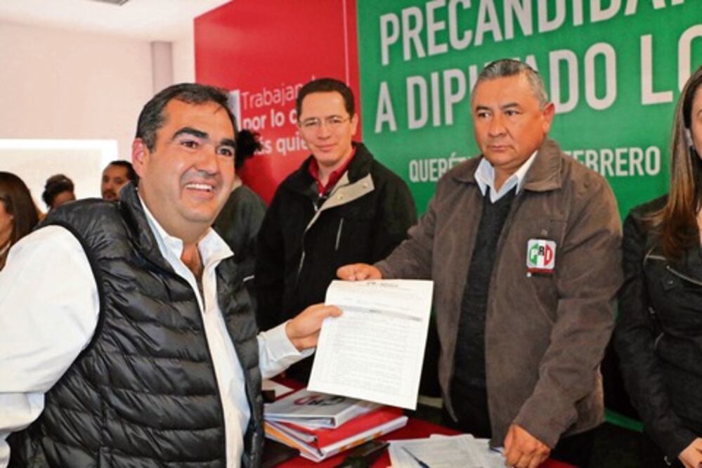 Seis priístas se inscriben como precandidatos para diputados