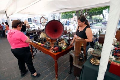 Hipnotizan antigüedades en el Jardín  Zenea