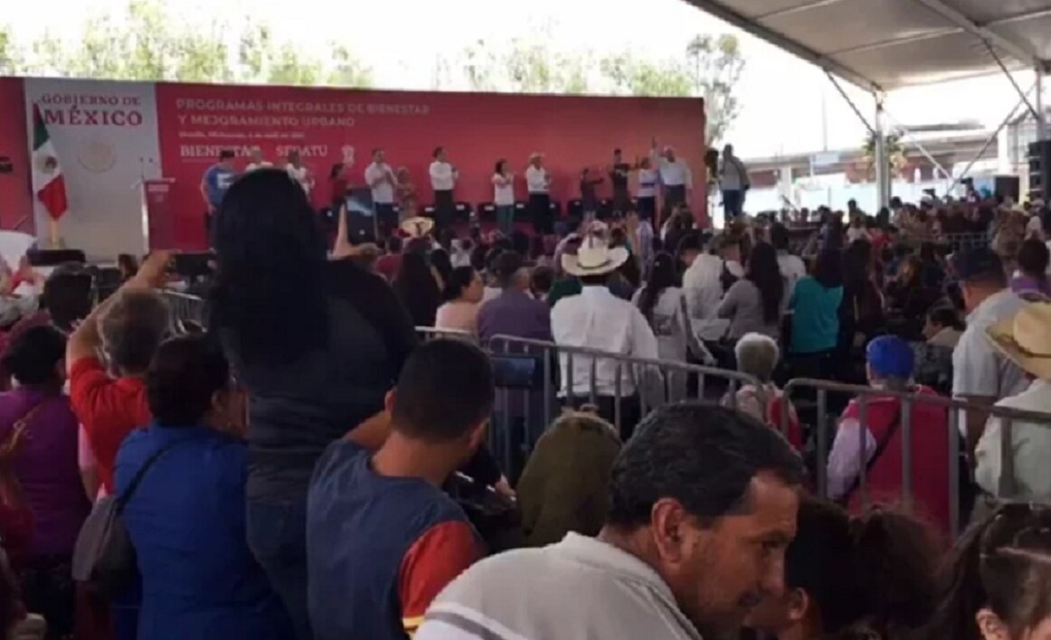 Abuchean a AMLO en Morelia