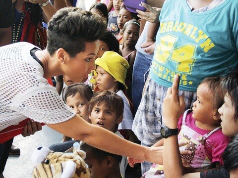 Alicia Keys lleva alegría a refugiados