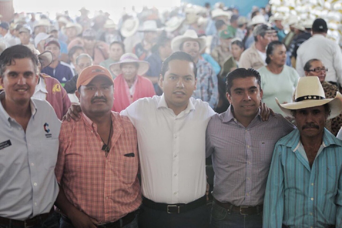 Corregidora apoya a productores 