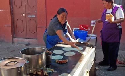 Extorsionan hasta puestos de quesadillas en Iztapalapa