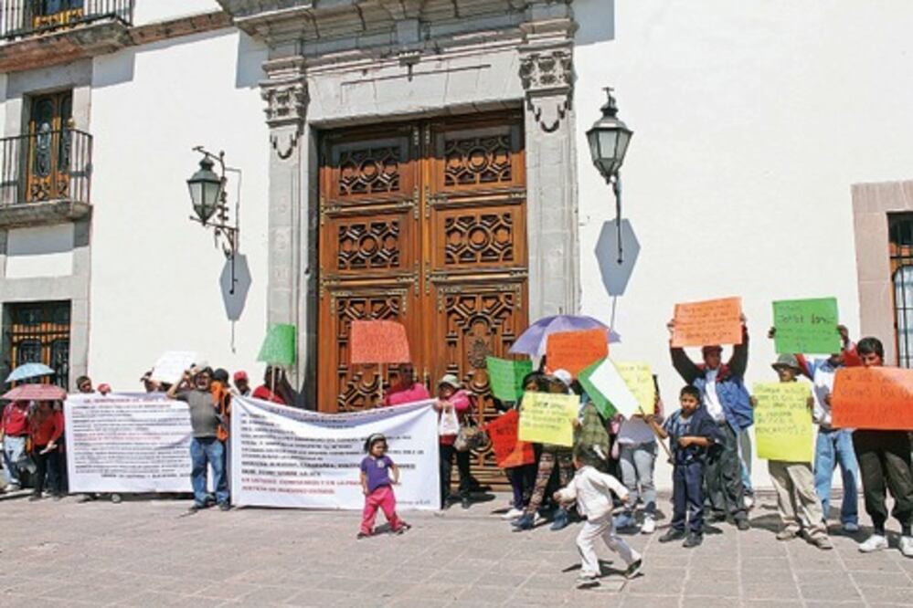 Protestan socios de 30 de Agosto