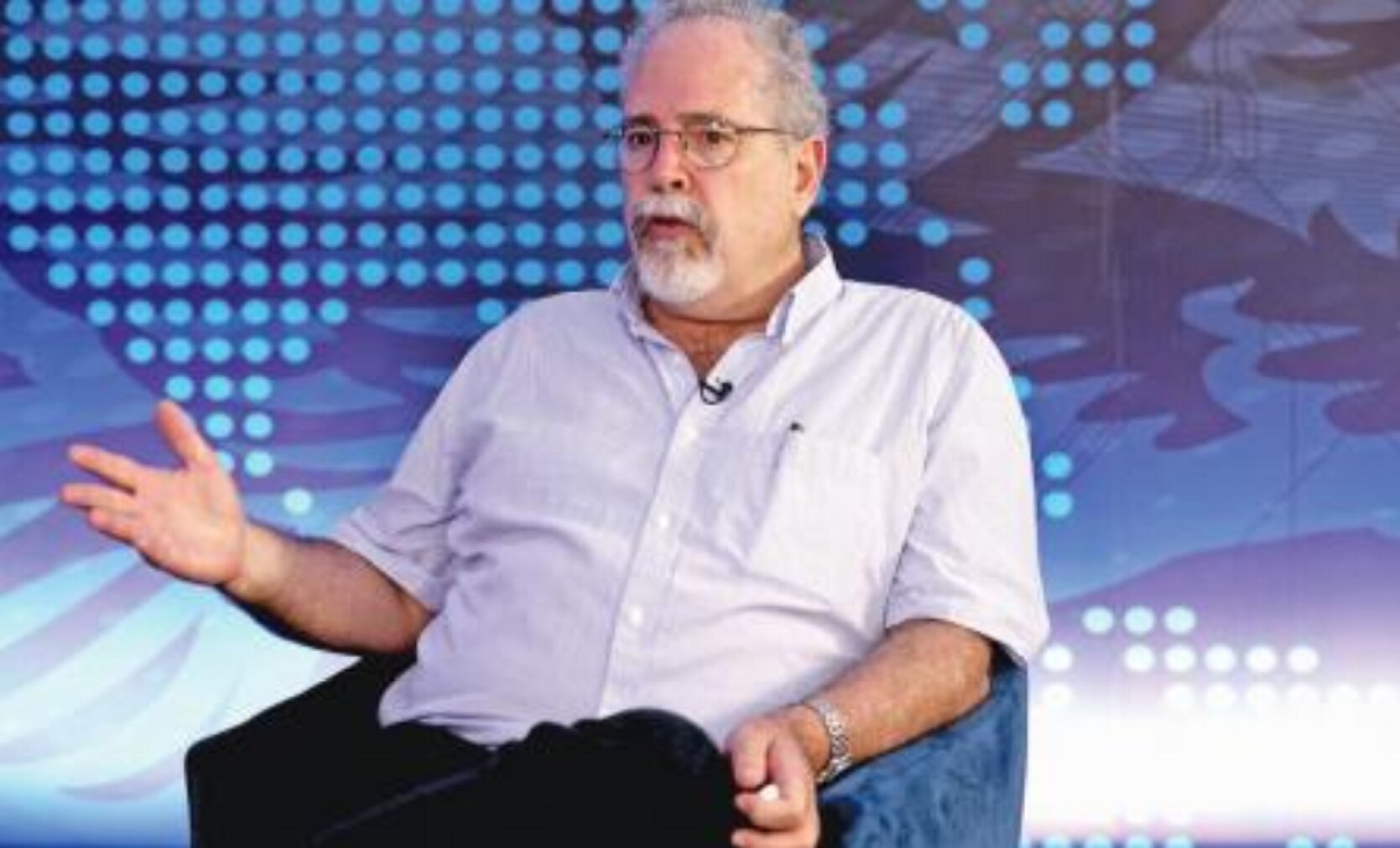 Imanol Ordorika, ex líder del CEU, señala que los porros controlan territorios para establecer la venta de drogas en planteles de la Universidad. Foto: JORGE SERRATOS. EL UNIVERSAL